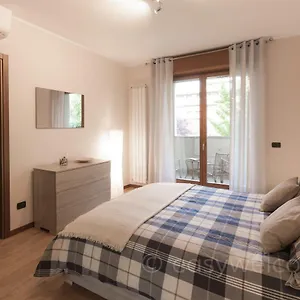 Easy Welcome Casa Rosada , Nova Milanese Italia